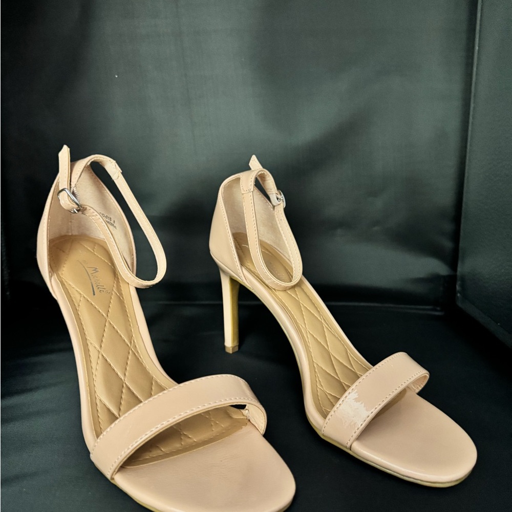 NWT Anne Michelle Desire-D-01S Nude Blush Ankle Strap Stiletto Heels Size 8